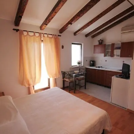 Apartment Studio-wohnung In Novigrad